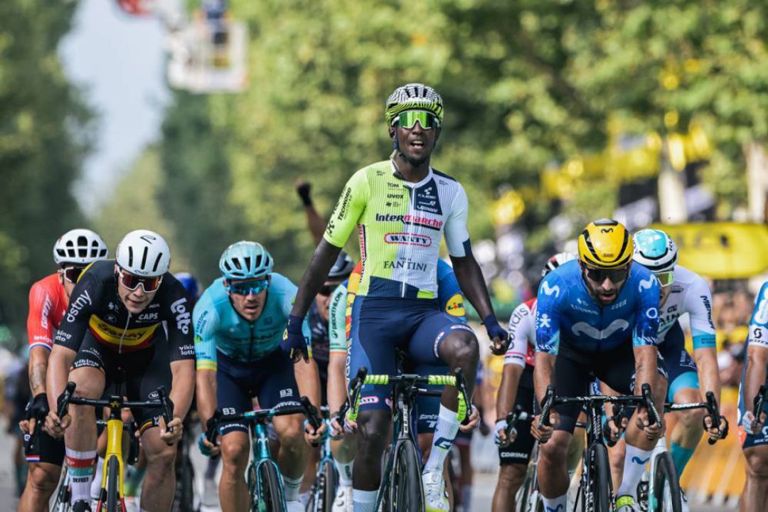 Tour de Francia 2024: Girmay y las alegrías de una tarde de verano