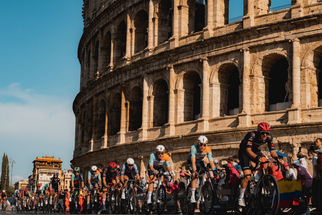 Ocho vueltas a la nostalgia italiana y una ciudad que sigue soñando